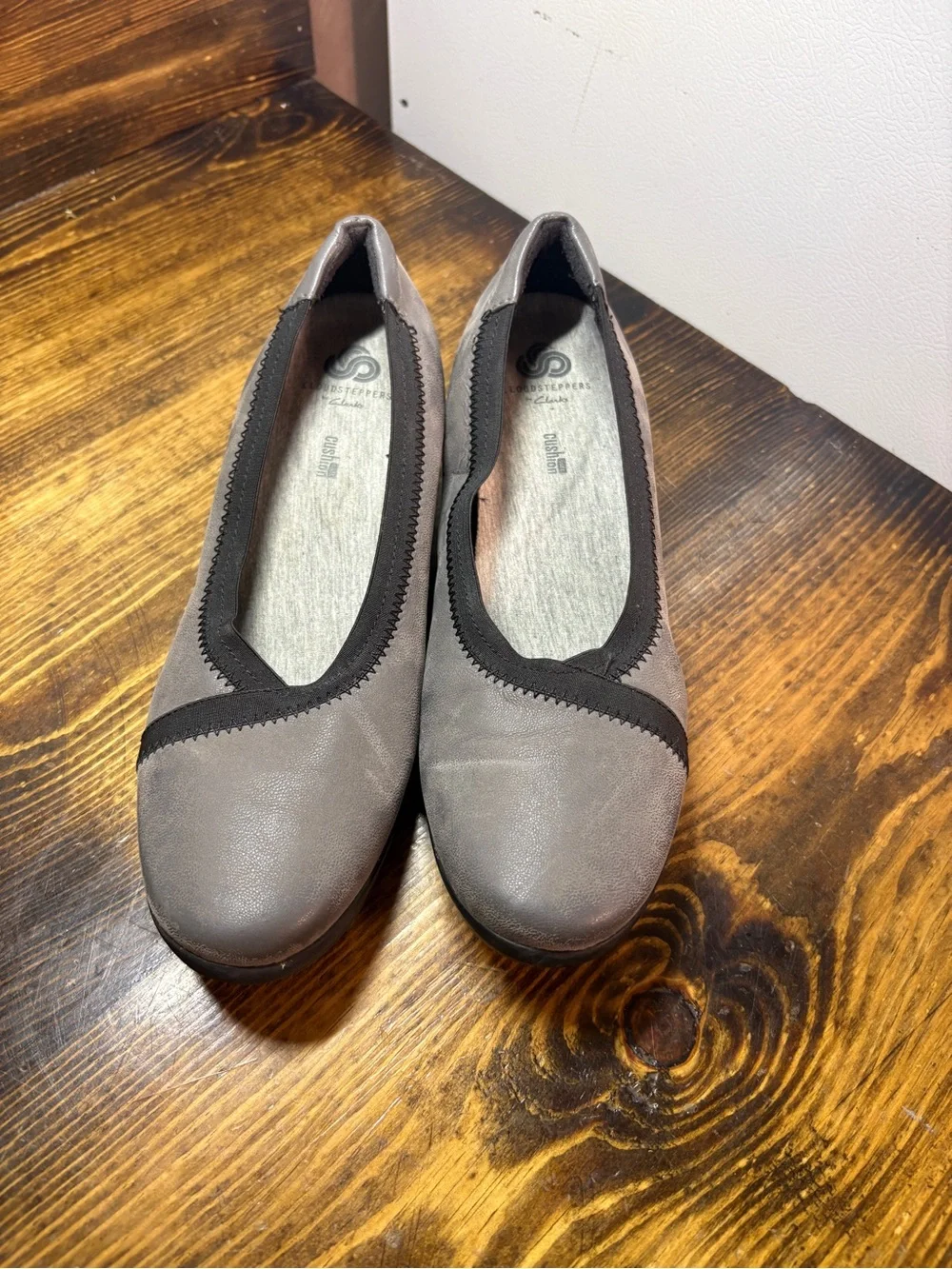 Clark’s Gray Low Wedge Flats Size 9